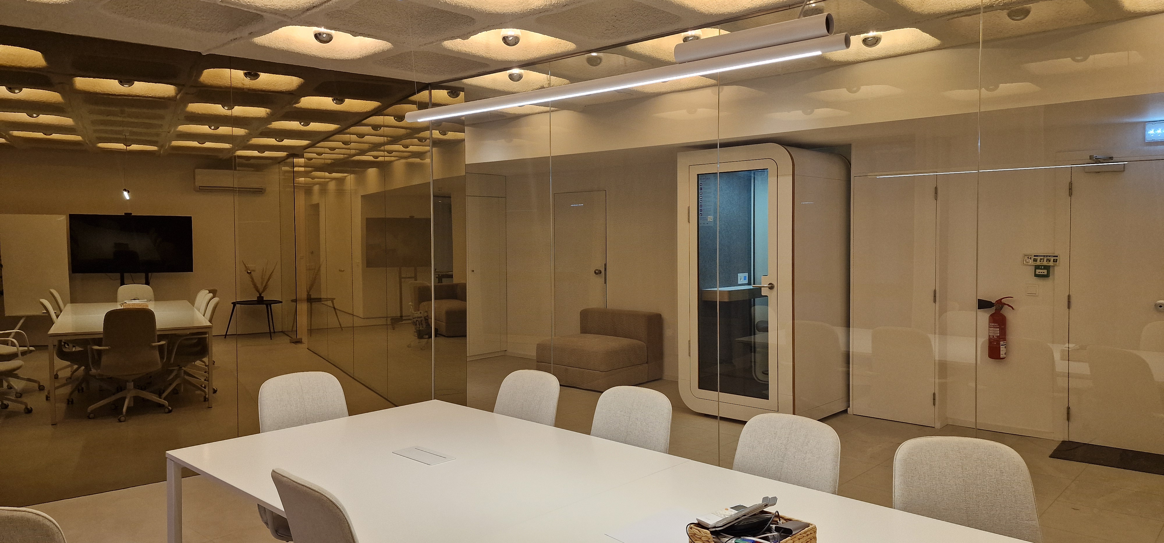 Кабіна SilentBox в офісі